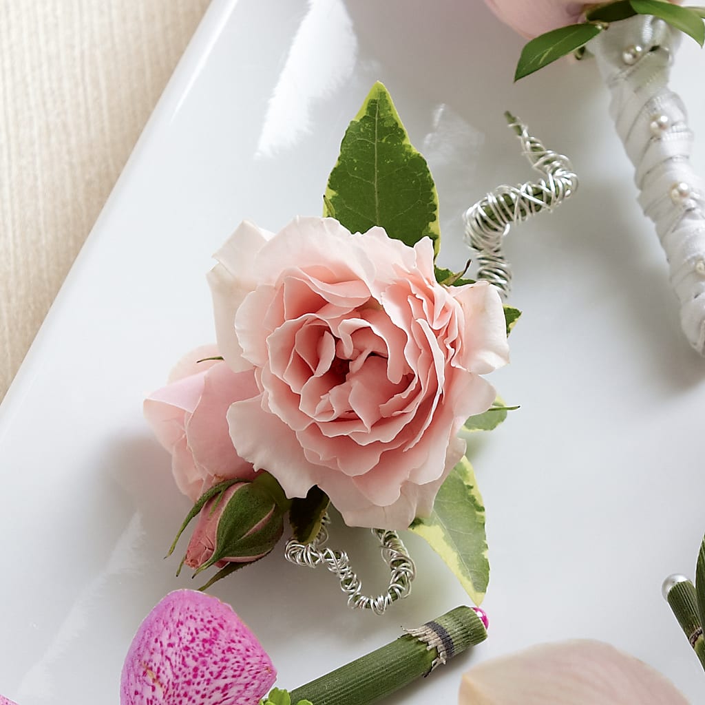 Pink Spray Rose Boutonniere – CHRISTINE'S CREATIONS FLOWER SHOP, West Haven CT