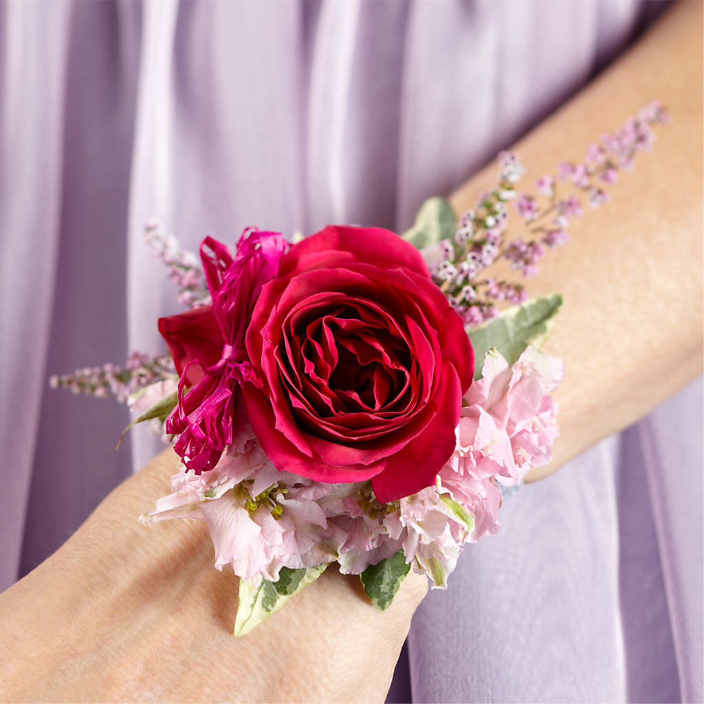 Rose Charm Corsage – CHRISTINE'S CREATIONS FLOWER SHOP, West Haven CT
