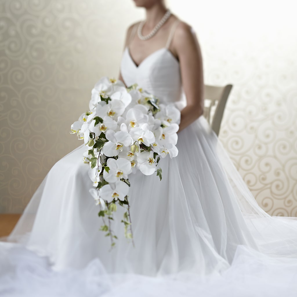 Classic White Bouquet – CHRISTINE'S CREATIONS FLOWER SHOP, West Haven CT