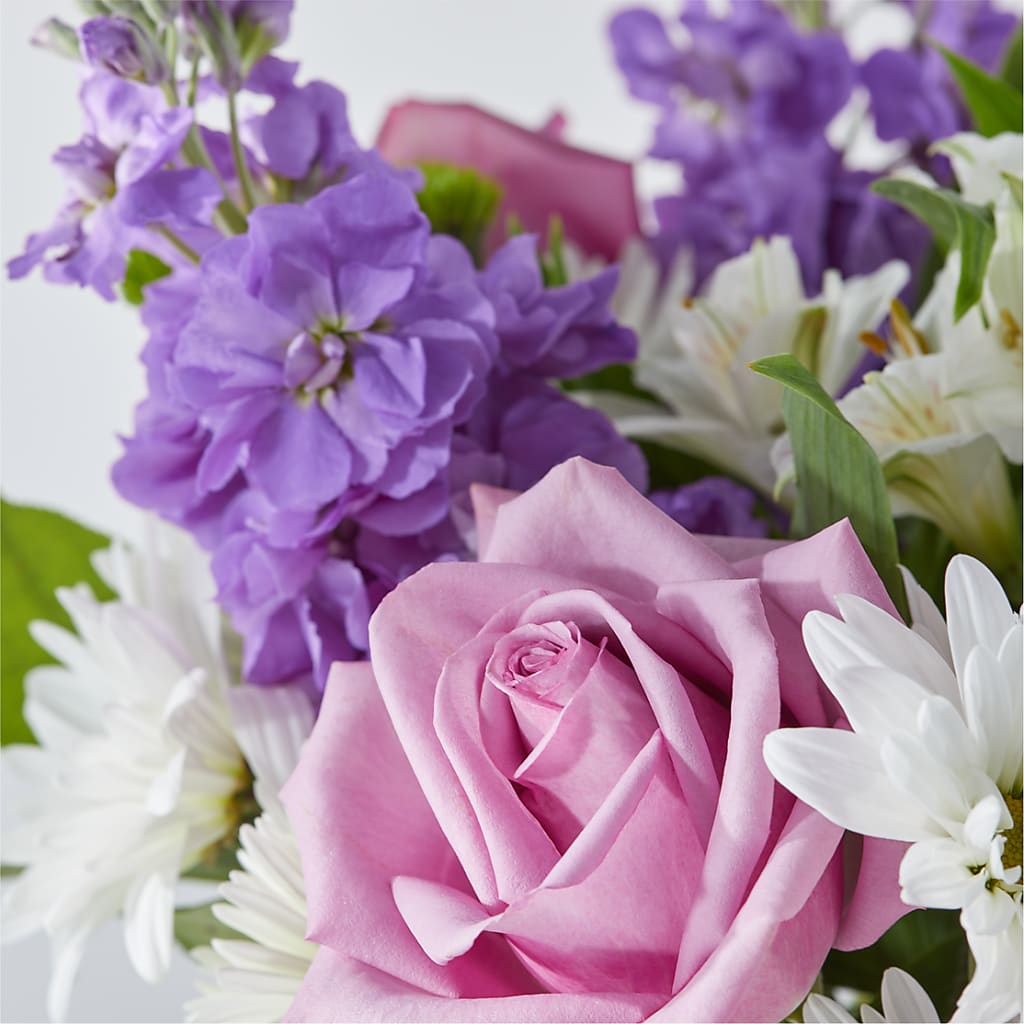 Garden of Peace Bouquet – CHRISTINE'S CREATIONS FLOWER SHOP, West Haven CT
