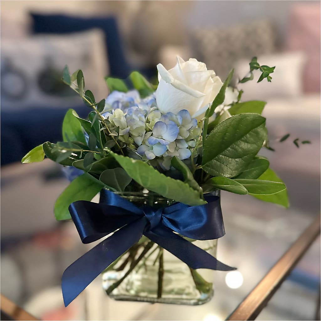 Sky Blue Delight Bouquet – CHRISTINE'S CREATIONS FLOWER SHOP, West Haven CT