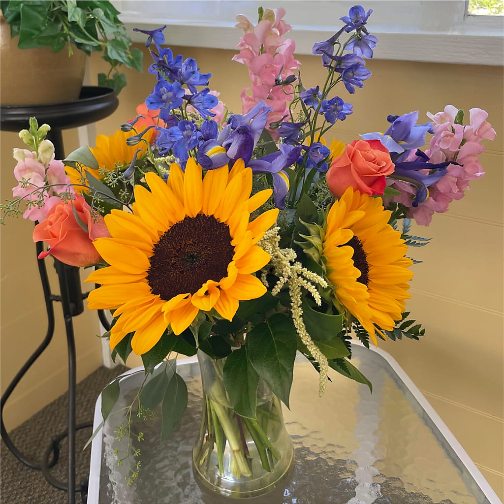 Rays of Life Bouquet – CHRISTINE'S CREATIONS FLOWER SHOP, West Haven CT