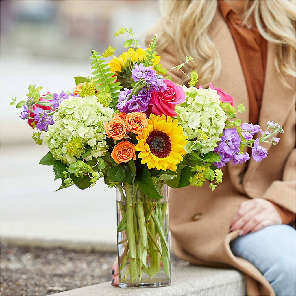 Vibrant Greetings Bouquet – CHRISTINE'S CREATIONS FLOWER SHOP, West Haven CT