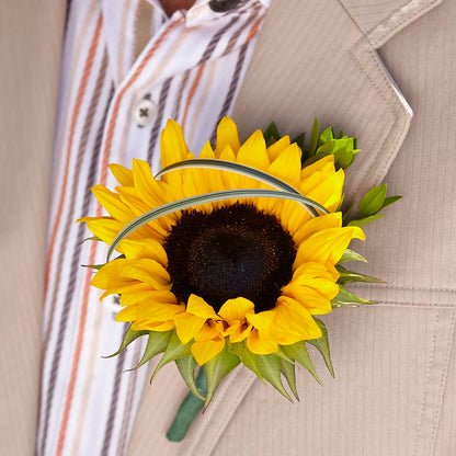 Free Spirit Boutonniere – CHRISTINE'S CREATIONS FLOWER SHOP, West Haven CT